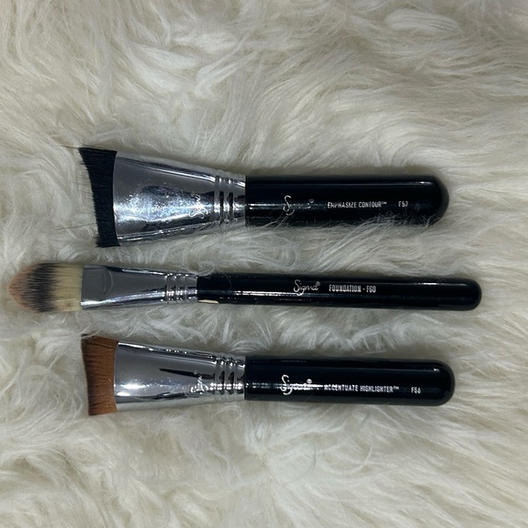 Sigma Beauty Brushes and Two Cases - Picture 4 of 16